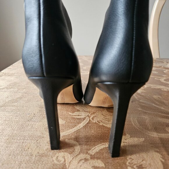 NWOT Vince Camuto Leather Ankle Booties - Picture 8 of 13